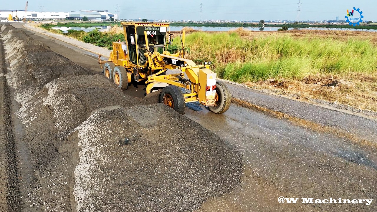 Best Action Motor Grader CAT Processing Spreading Gravel Building Foundation New Roads Operation