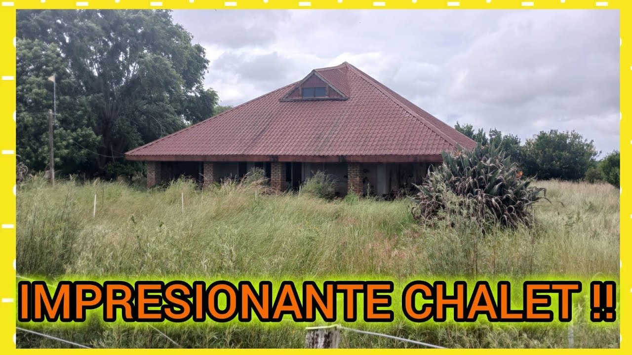 COMO UN FANTASMA entre el pasto emerge este chalet abandonado intacto librado a su suerte !!