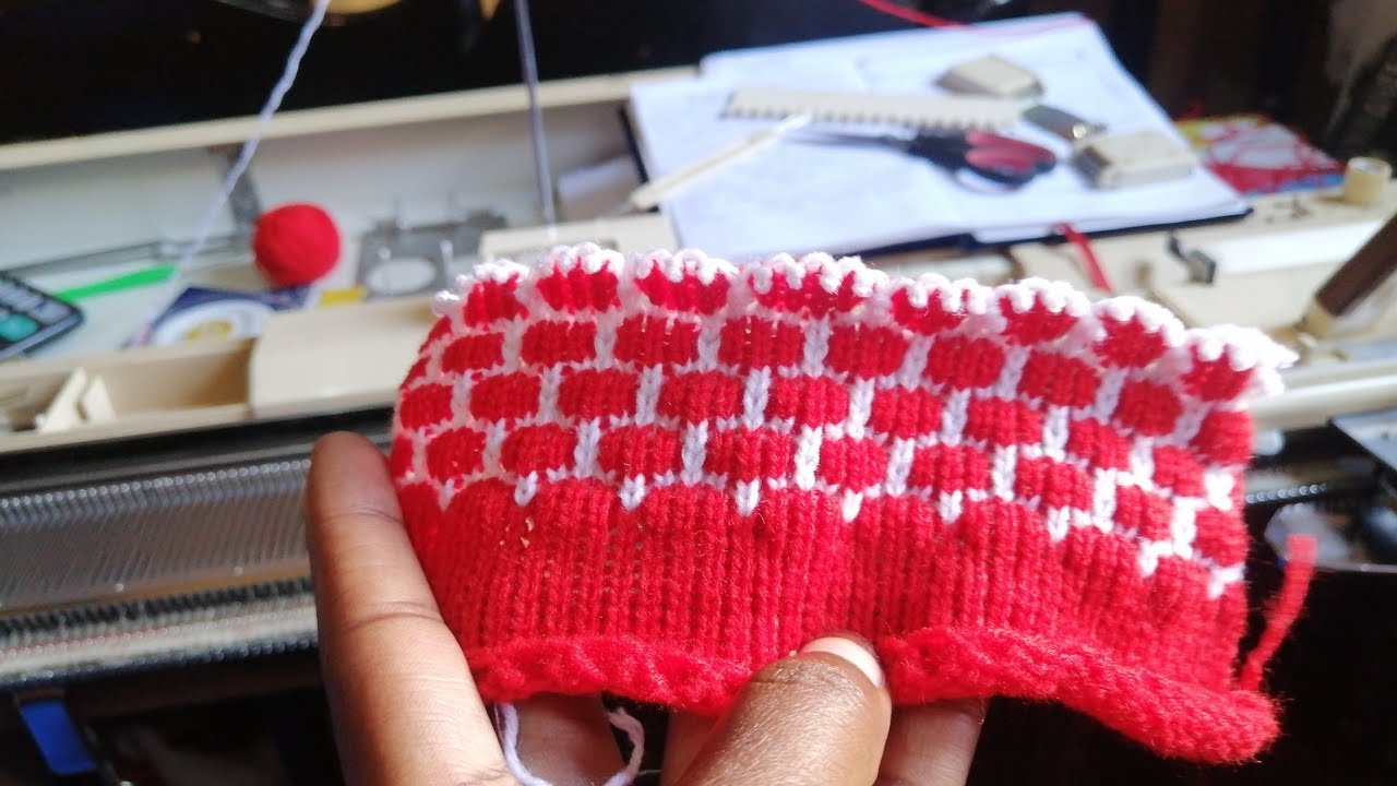 MACHINE KNIT BUBBLE PATTERN WITH TWO COLORS/ TUCK STITCH