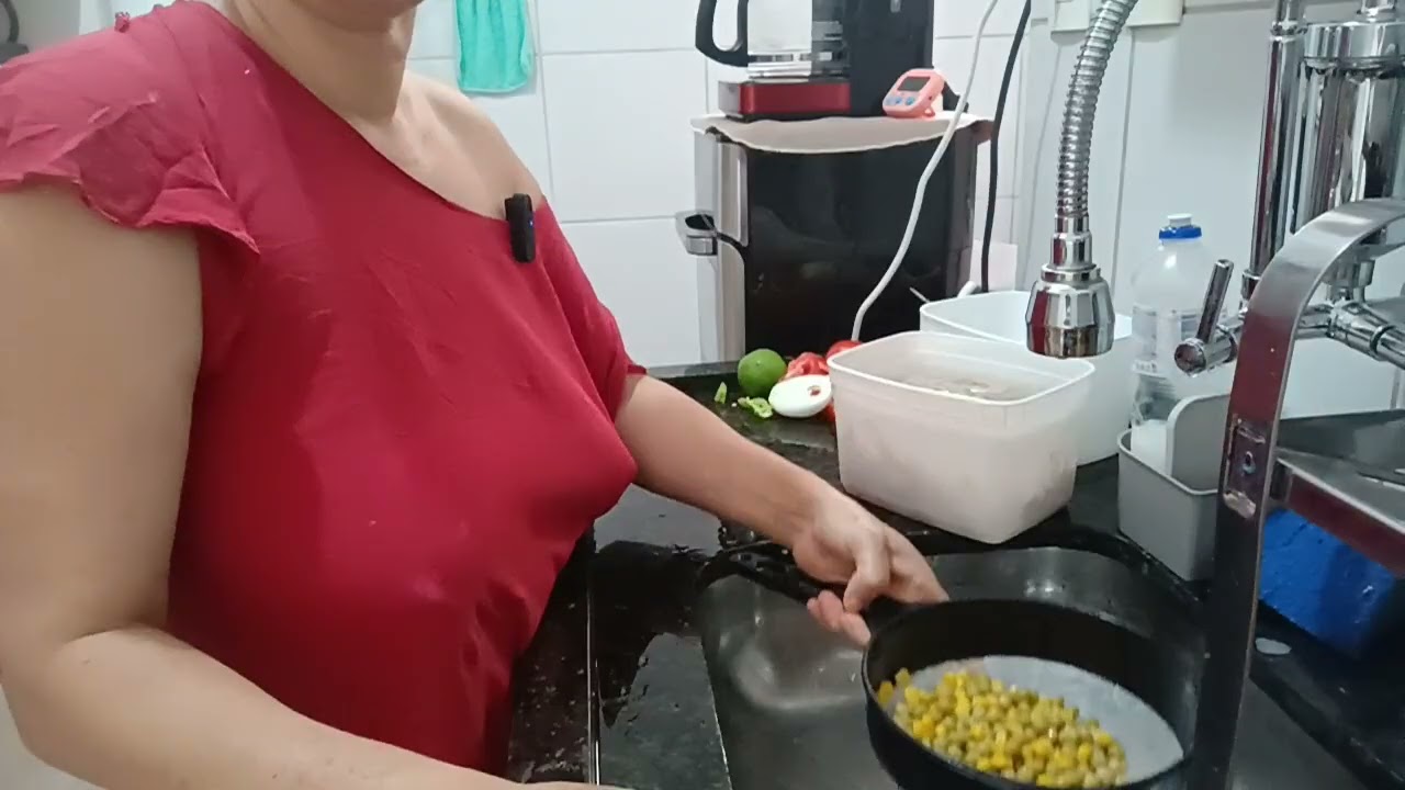 O almoço de hj foi camarão 🦐 no leite de coco Strogonoff e soja no molho vermelho uma delícia 