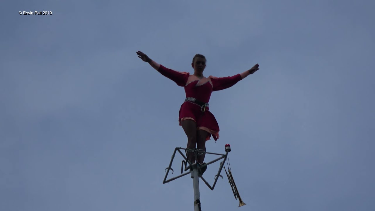 Hochseilgruppe Geschwister Weisheit 62 meters high Sway Pole act / hoge mast act Wapenveld 27-4-2019