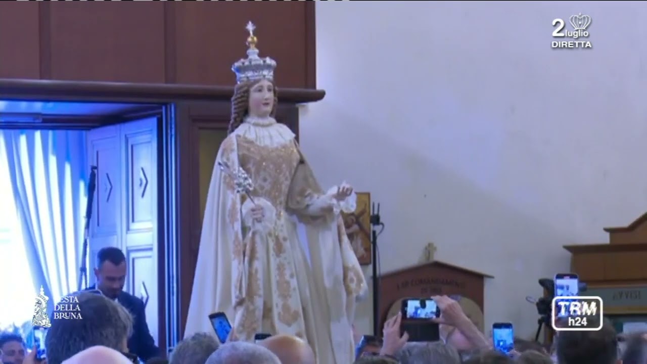 Festa della Bruna: Chiesa di Piccianello, l'ingresso della Madonna della Bruna