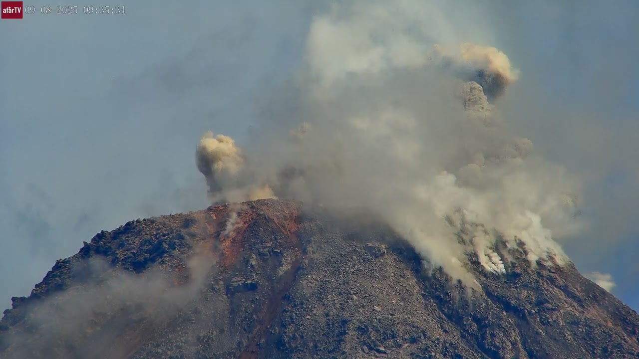 Sep 8, 2025: Vultures Circle Erupting Santiaguito Volcano (Santa Maria) Guatemala