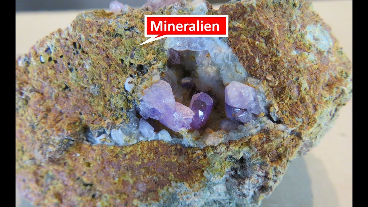 Sammlerschätze: Mineralien und Gesteine Schatzsuche mit Edelsteinen in Mineraliensammlung