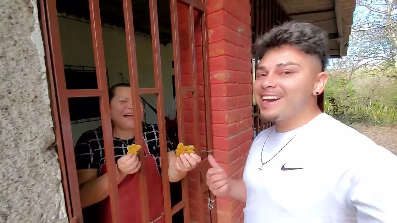 Miren q le paso a Alex el bro al comer las tortas de pito 😂😂😂