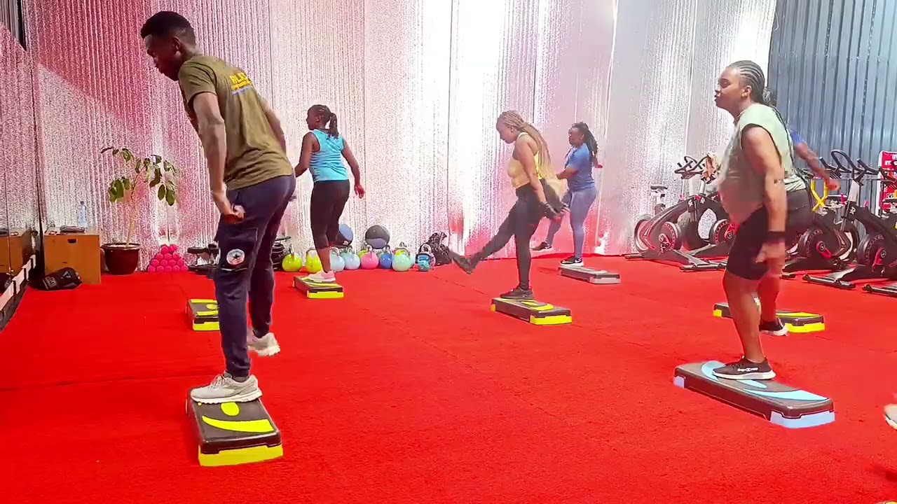 Steps aerobics with trainer mwas @folksgymkinoo-v4f 