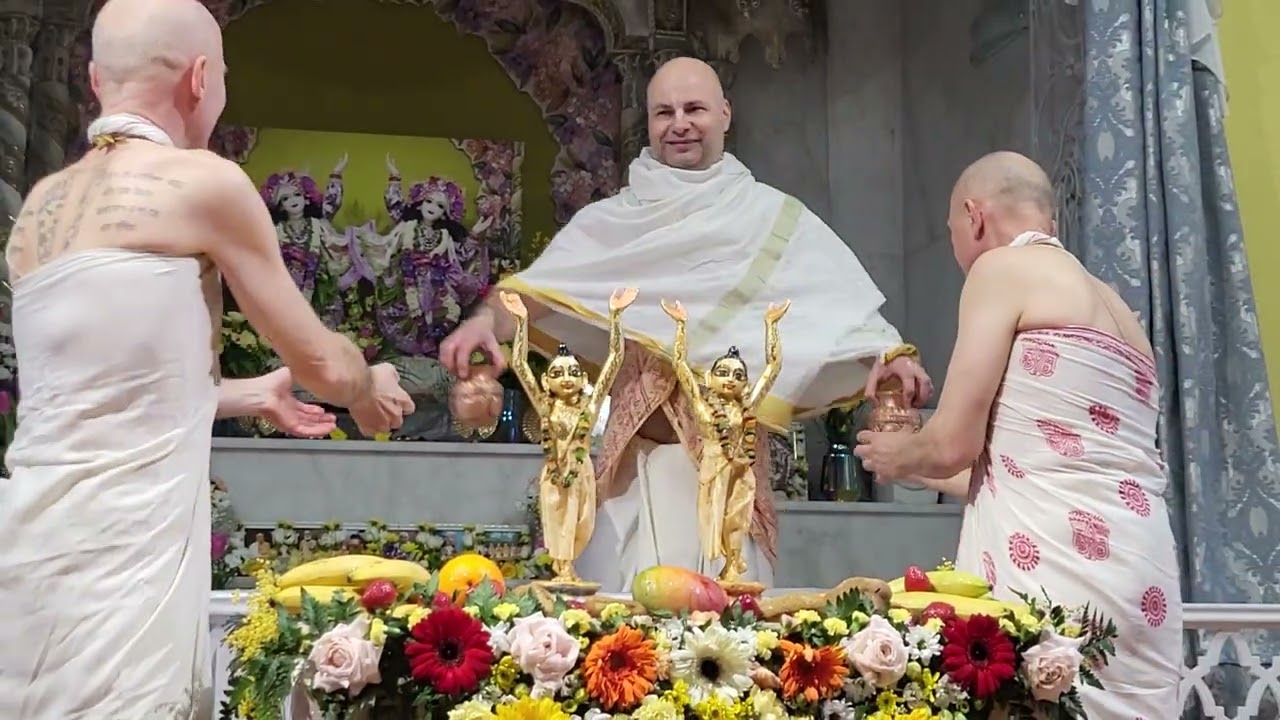 HD Шри Гаура Пурнима - абхишека Их Светлостей Шри Шри Гаура Нитай (3.03.2026)