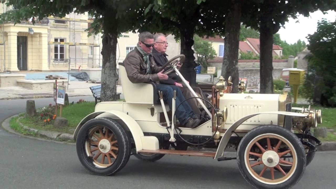 Traversée d'Auffargis par des Teuf teuf centenaires le 19 juin 2016