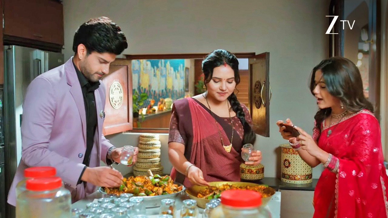 Divya ने Vasudha और Devansh को शूट किया, अचार की तैयारी में मेहनत संग प्यार झलका - Vasudha @zeetv