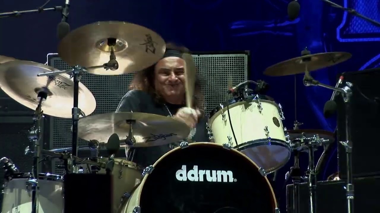 Drum Battle ( Bobby Rondinelli and Vinnie Appice )