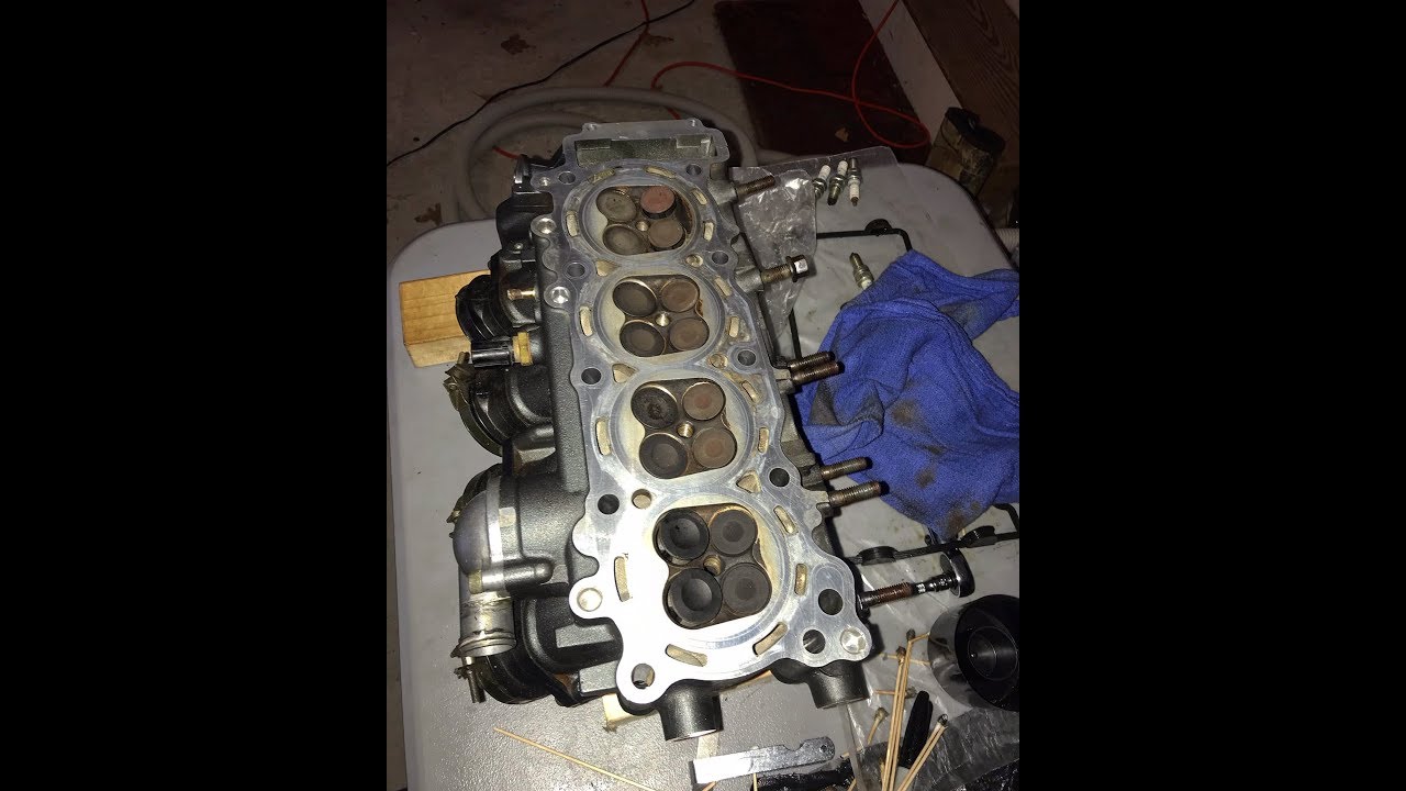 Removing a cylinder head  R6