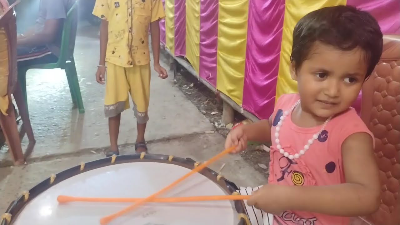 আমাদের পুচকুসোনা কত সুন্দর ঢাক বাজাচ্ছে 