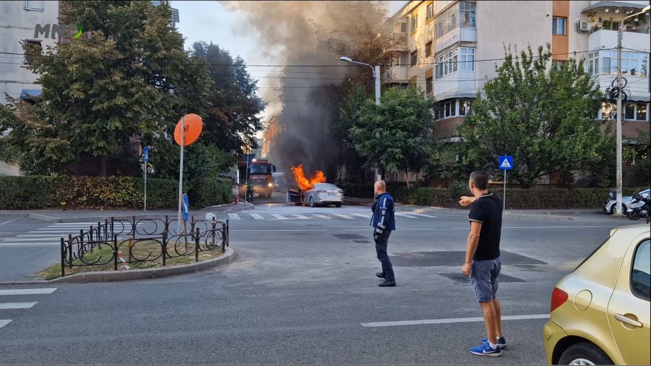 Explozie Urmata De Un Incendiu La Un Autoturism Ford, Craiova, Str Paltinului 11092023