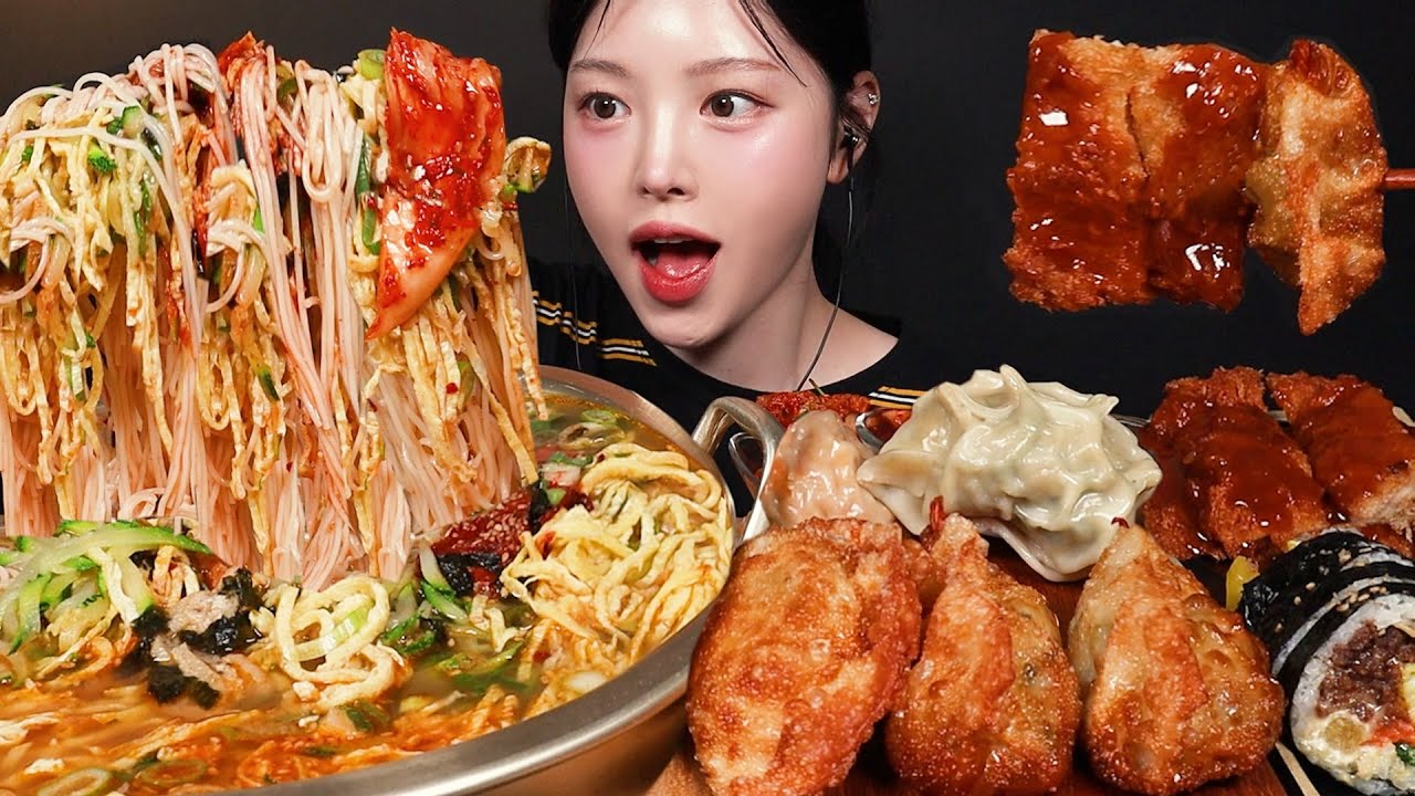 SUB)비 오는 날 뜨끈한 잔치국수 먹방🍜 돈까스 소고기김밥 튀김만두까지 분식 꿀조합 파티! | Korean Noodle & Street Food Mukbang Asmr