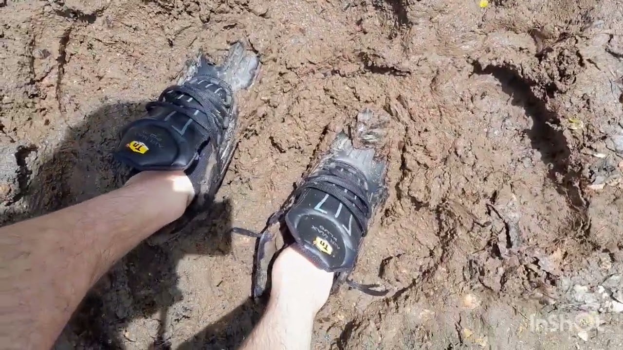 Loose black  leather nike tn3, mud and fly.