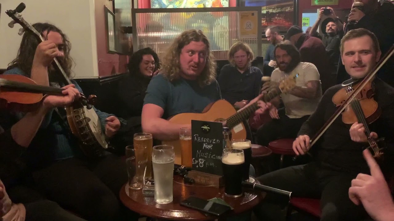Ispíní na hÉireann- Please Don't Start The Fun live (