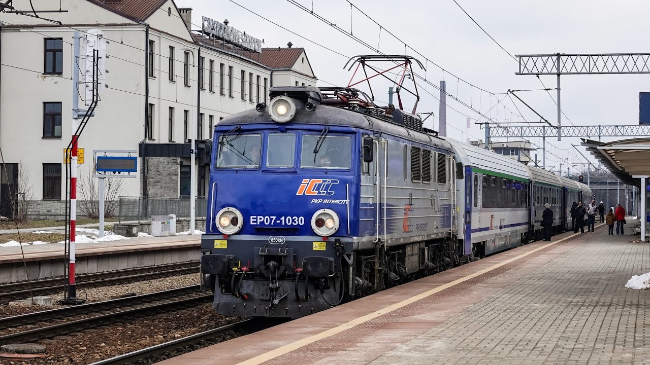 PKPIC EP07, EP07-1030 departing Częstochowa Stradom