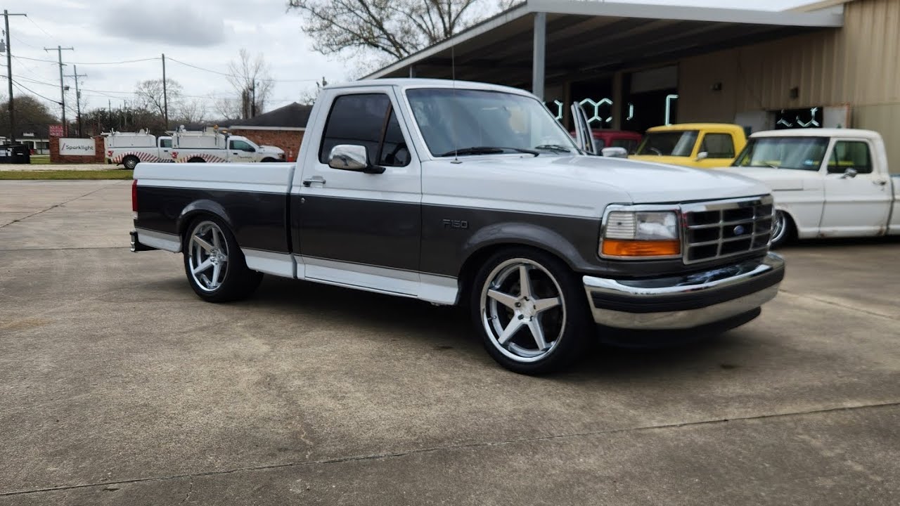 Ford F150 1996 года выпуска с двигателем Coyote и независимой подвеской всех четырех колес.