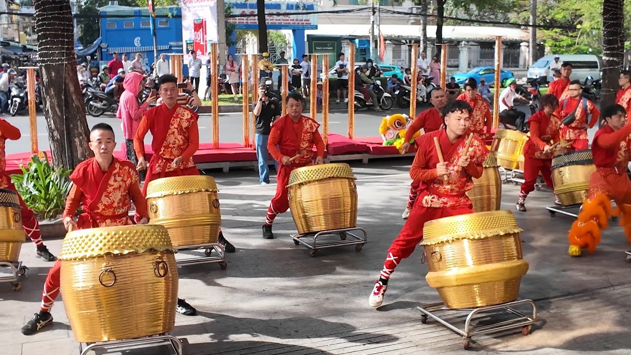 Trống hội múa lân tết Nhơn Nghĩa Đường mùng 2 nhà hàng Thuận Kiều Tp 