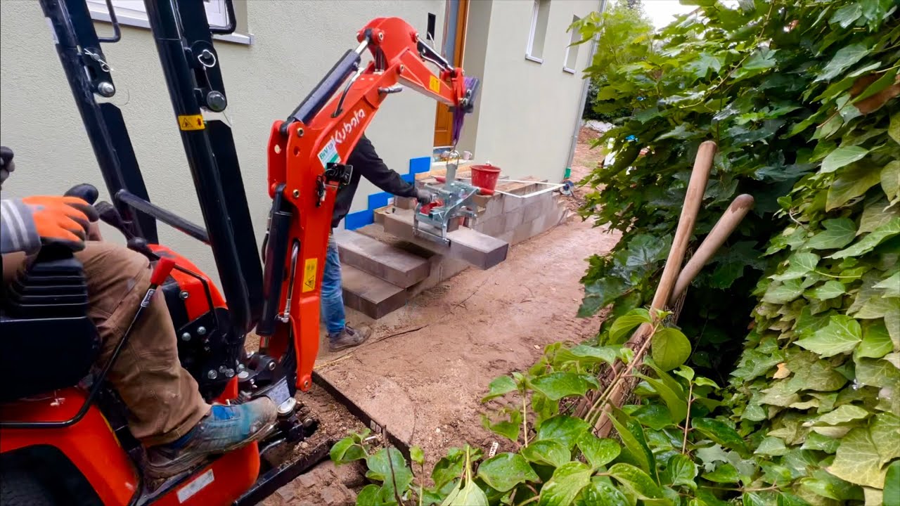Treppenanlage bauen, Blockstufen mit Kubota U10-5 setzen, Unterbau mit Schalsteine herstellen Teil 1