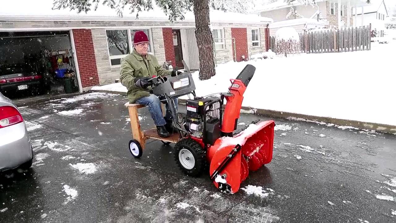 Riding snowblower