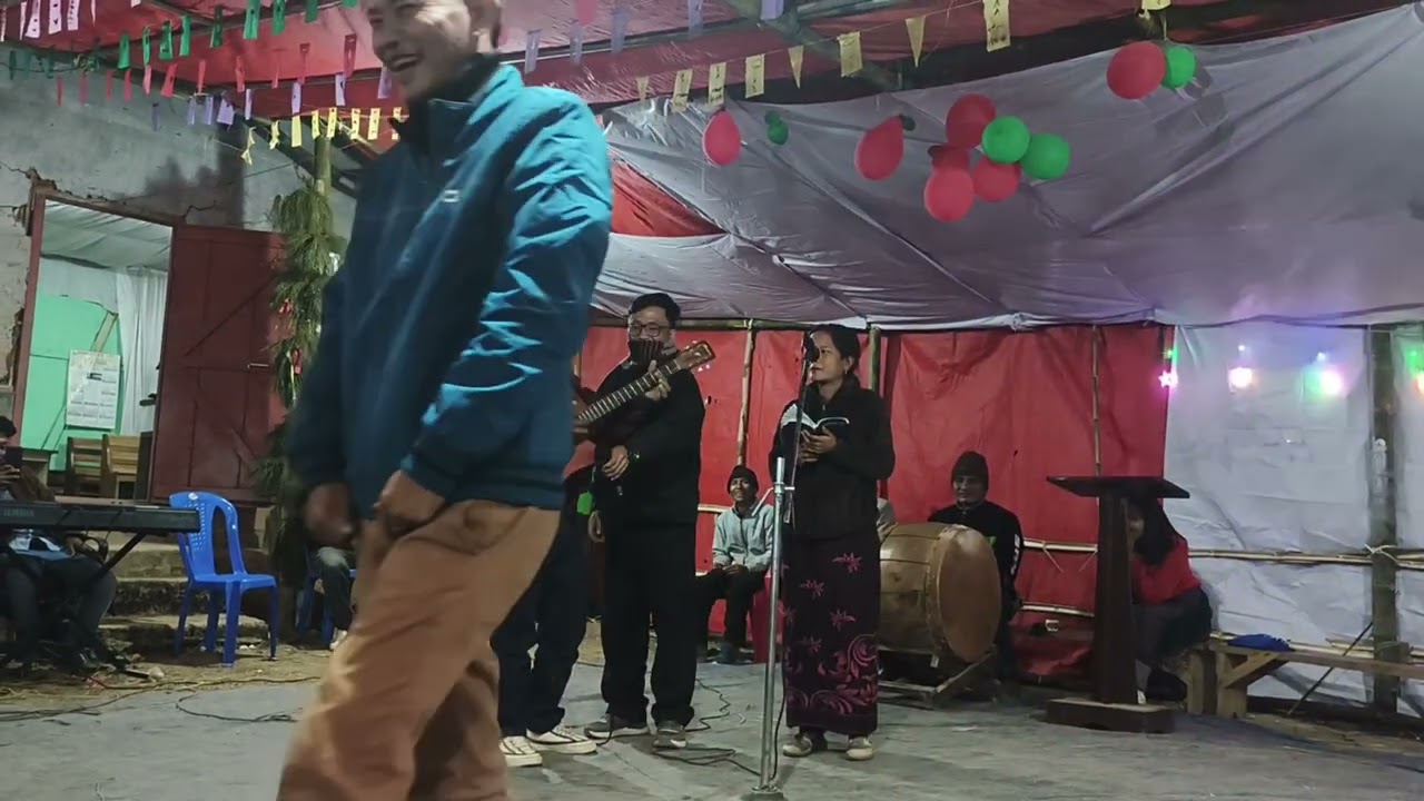 T.J.T Houbung sung adia Guitar 🎸🎸🎶 them pen holeh Lasah them pen ho..... 😂😂😂😂