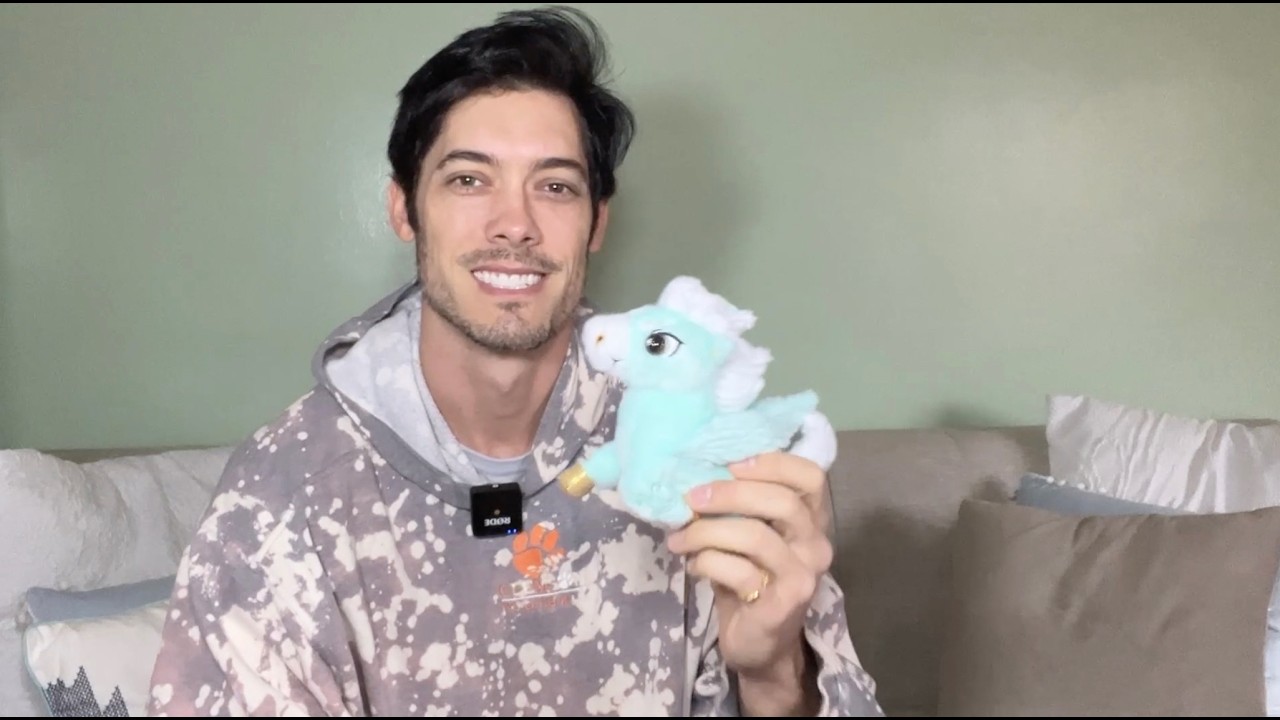 Global stars celebrate: Actor Matt William Knowles reacts to Spring Festival Gala