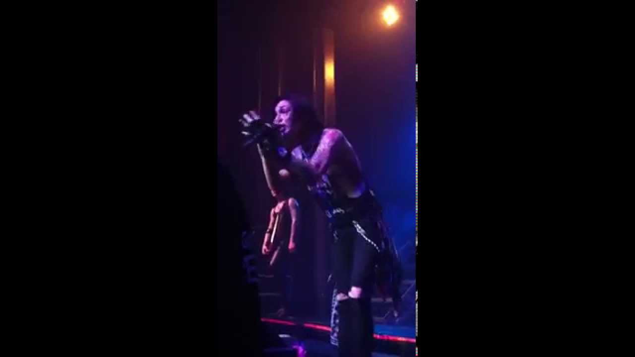 Andy Biersack Jumps at hater * FRONT ROW FOOTAGE * Vancouver 2015