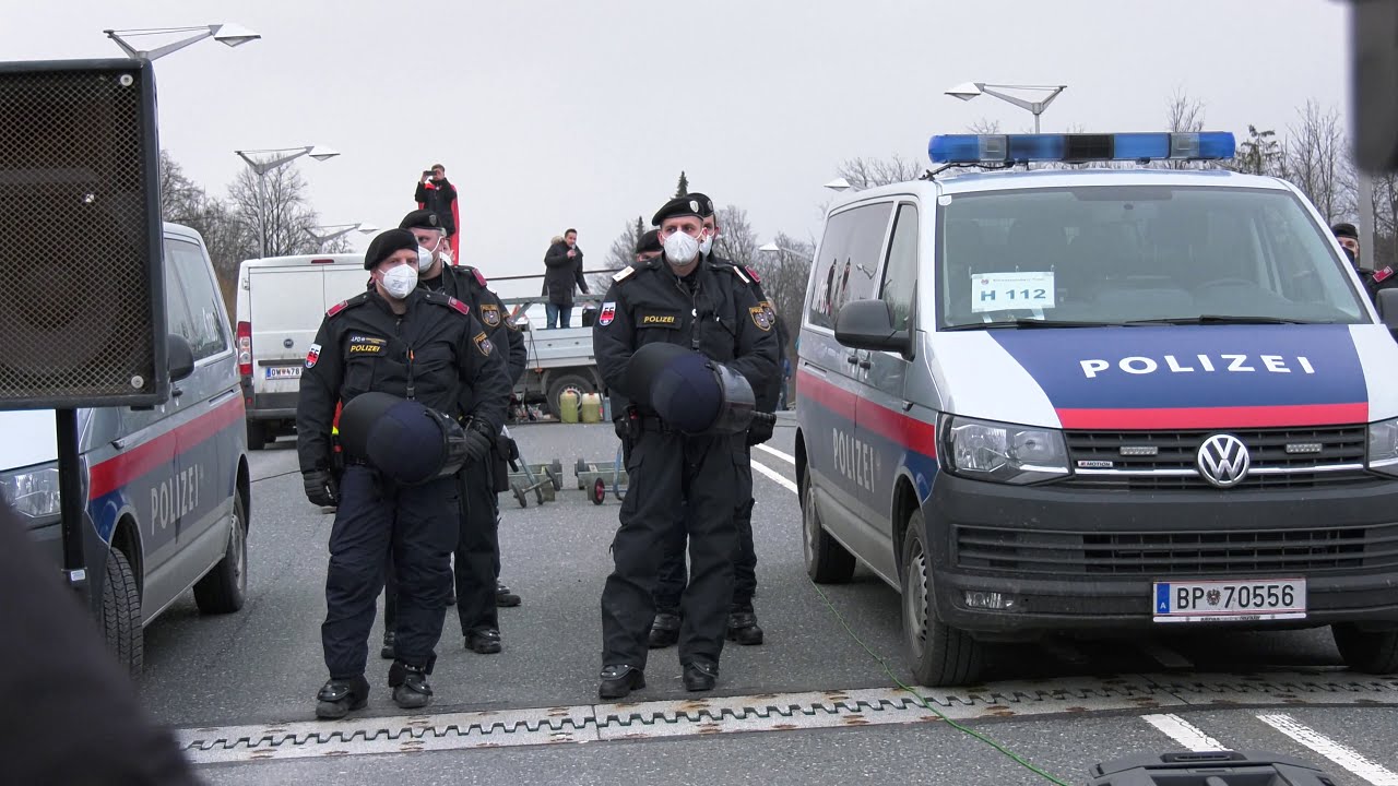 06.02.2021: AT Salzburg / DE Freilassing: grenz&uuml;berschreitende Corona-Demo