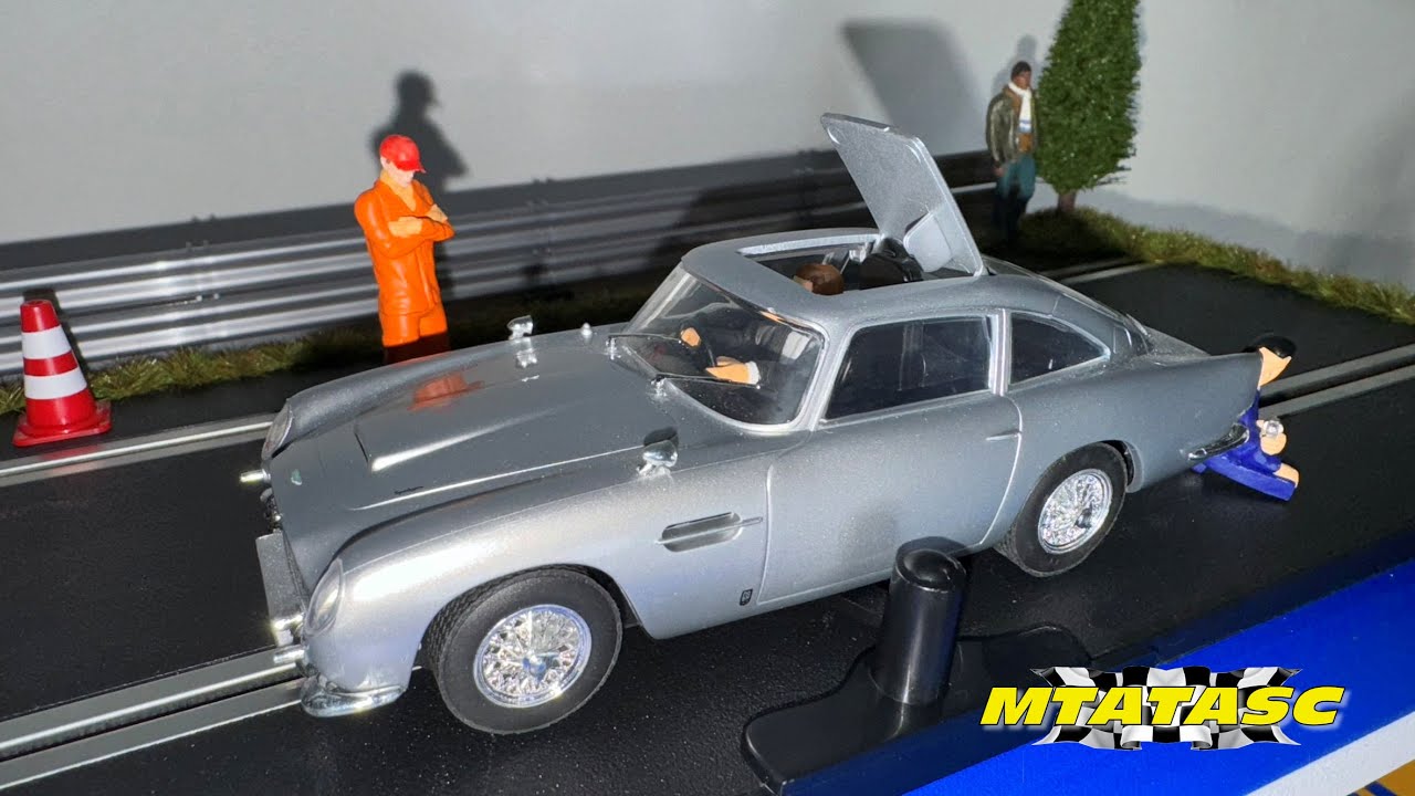Scalextric James Bond Aston Martin DB5 Slot Car