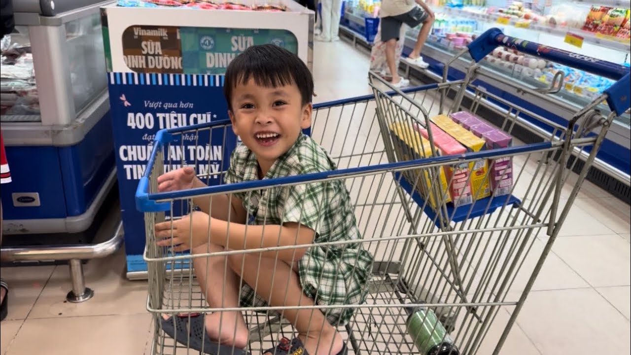 Mẹ Dẫn Chuột Với Anh Hai Đi Siêu Thị Coop-Mat Coi Có Gì Giảm Giá  Để Mua #ngocdieuvlog
