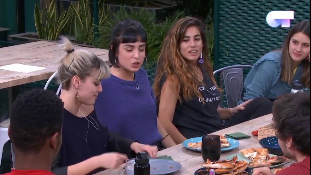 MOMENTAZO ALBALIA | ALBA besa a NATALIA | OT 2018