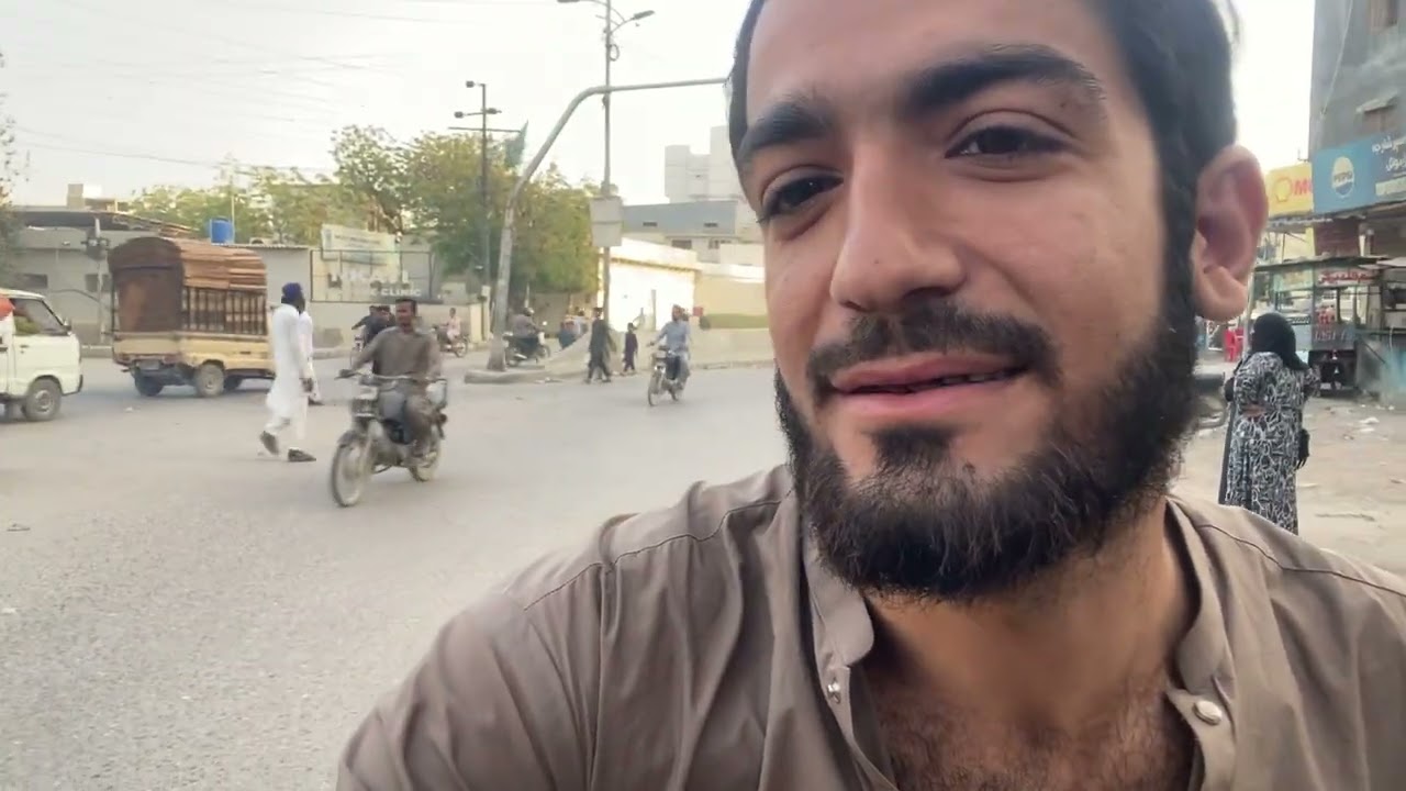 24 ramzan hur Amara aftire gar ke baher safar mi aftire ka apna ek maza ha Karachi ke kale you mi 
