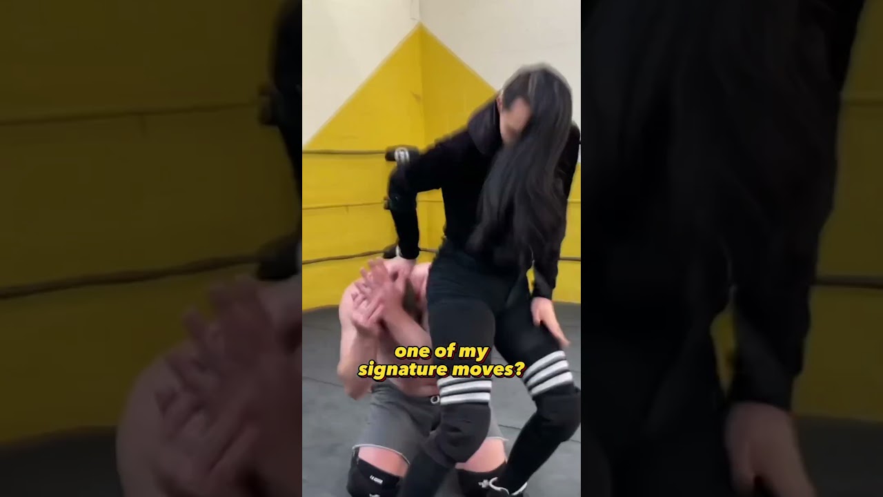 Тройная атака бедрами 😳 | Pro Wrestling #шорты