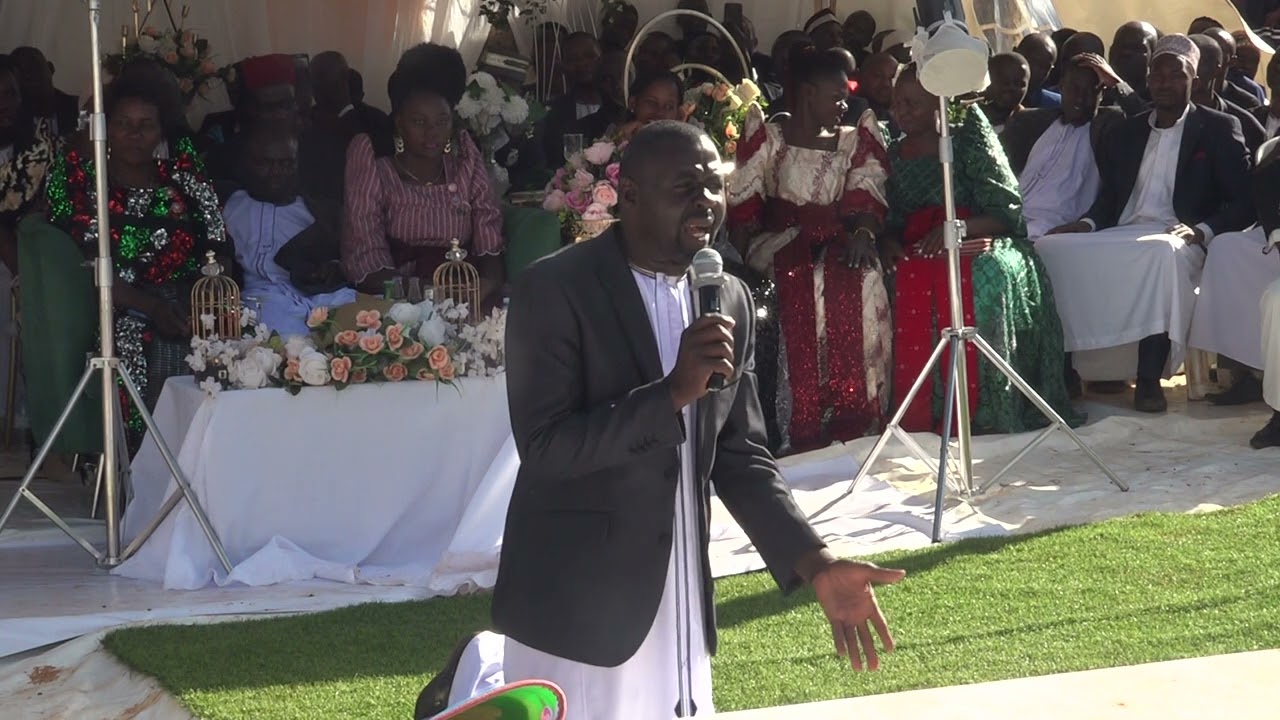 Bakiddaawo wuuno ne'mboozi yo'mwaana gwebaaleka mu Lweela ku Masaka Road. Abantu kata bafe enseko