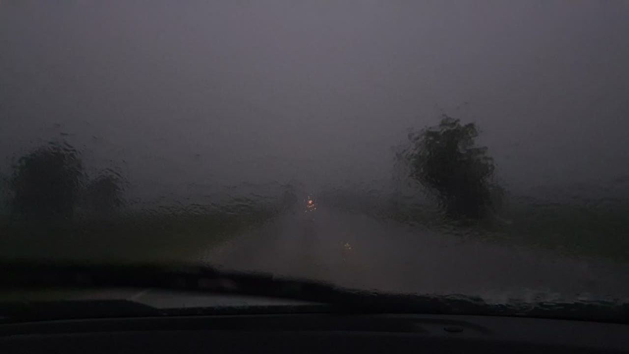 ASMR: DIRIGINDO NA CHUVA AT&Eacute; VOC&Ecirc; DORMIR  -  DRIVING IN THE RAIN #sonsdechuva #sonsdeagua #ASMR