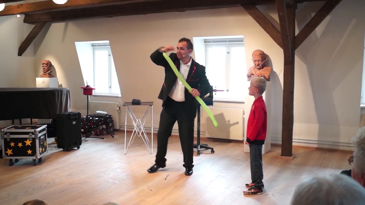 Trylleshow med Nicklas Berg-Magic p&aring; Kongegaarden i Kors&oslash;r