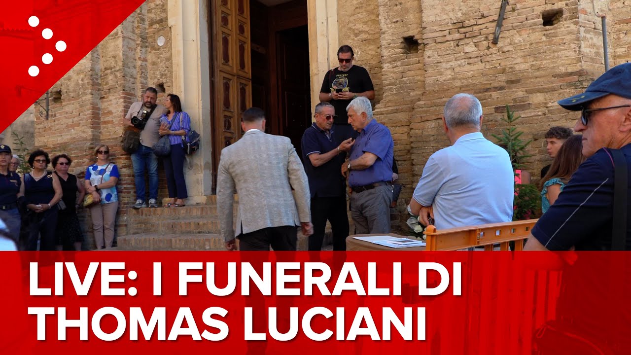 LIVE Funerali Thomas Christopher Luciani, il ragazzo ucciso da due coetanei a Pescara: diretta video