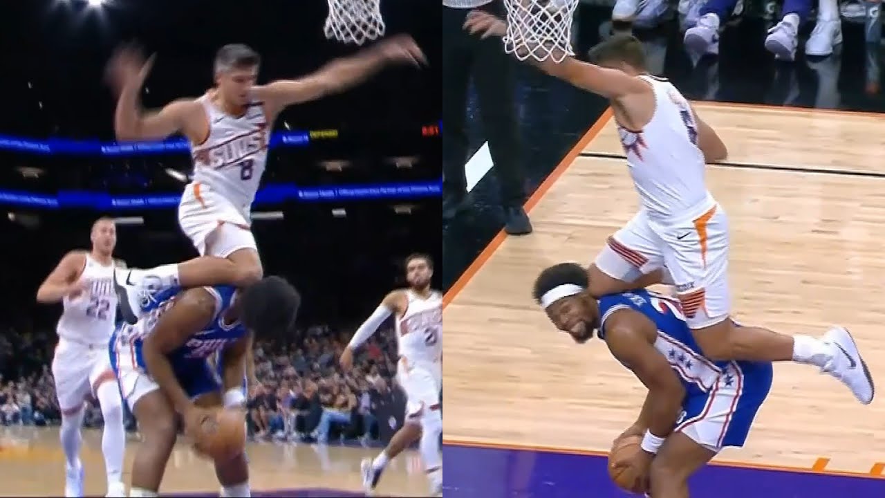 Grayson Allen gets flagrant foul for flying knee to the back of Yabusele's head 😬