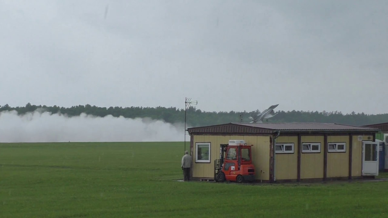 Piknik Lotniczy Świdwin 2017 - pokaz dynamiczny SU-22, MiG-29 i F-16