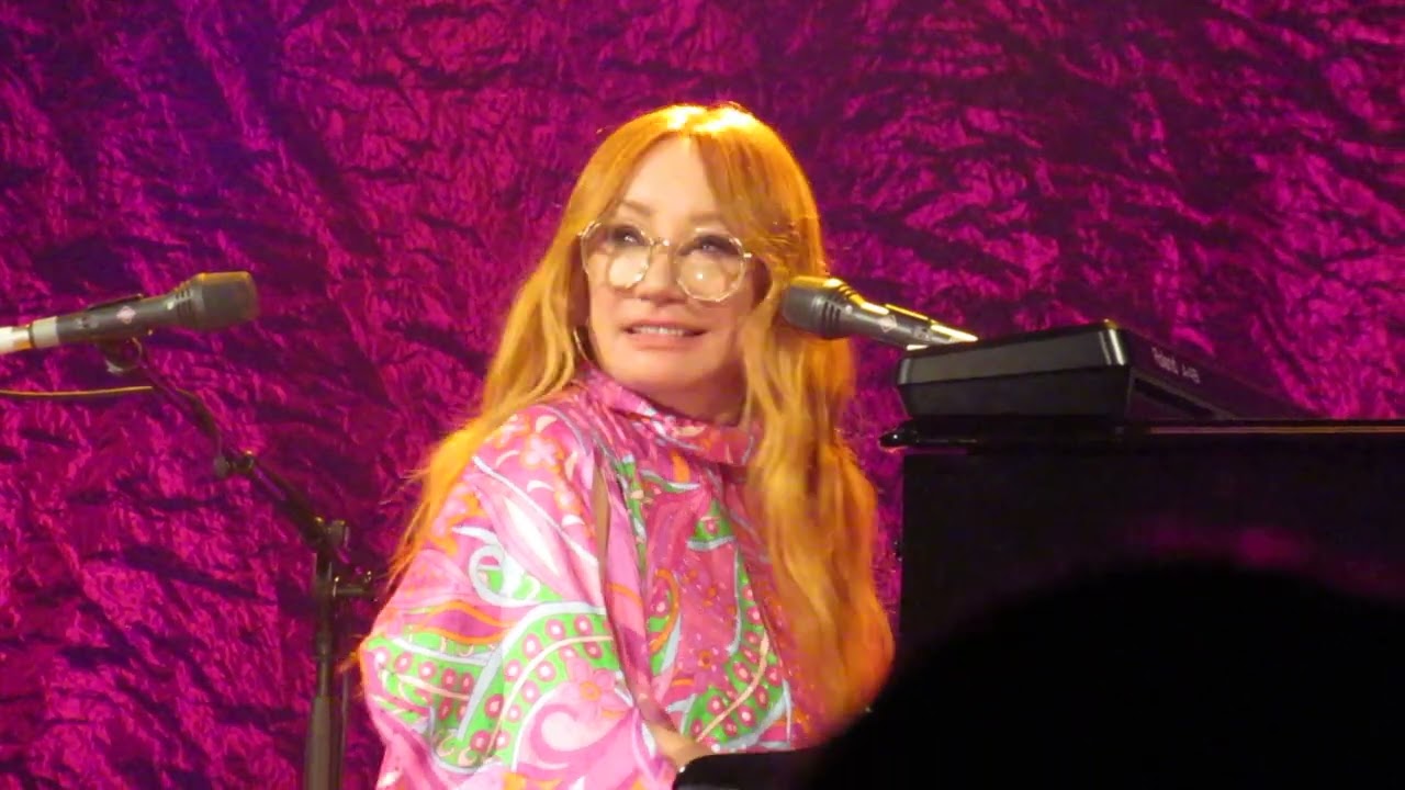 Tori Amos Lille April 22nd 2023 Addition of light divided