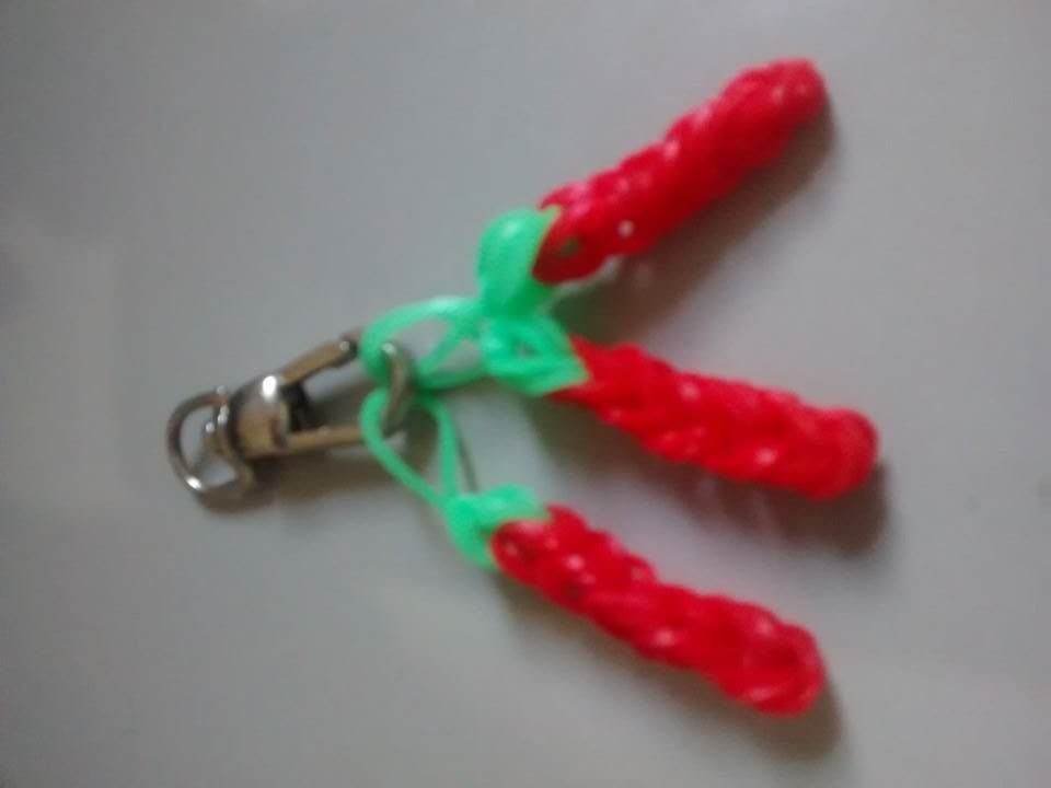 ♥  Como fazer Chaveiro Pimentinha de elásticos Rainbow Loom  ♥ sem tear  ♥ Pulseira de elástico  ♥