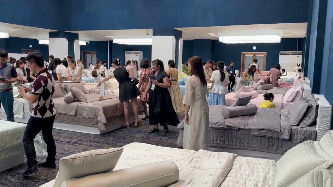 To&agrave;n cảnh trưng bầy BST Everon 2027 Moments of Comfort (Những mảnh &ecirc;m)