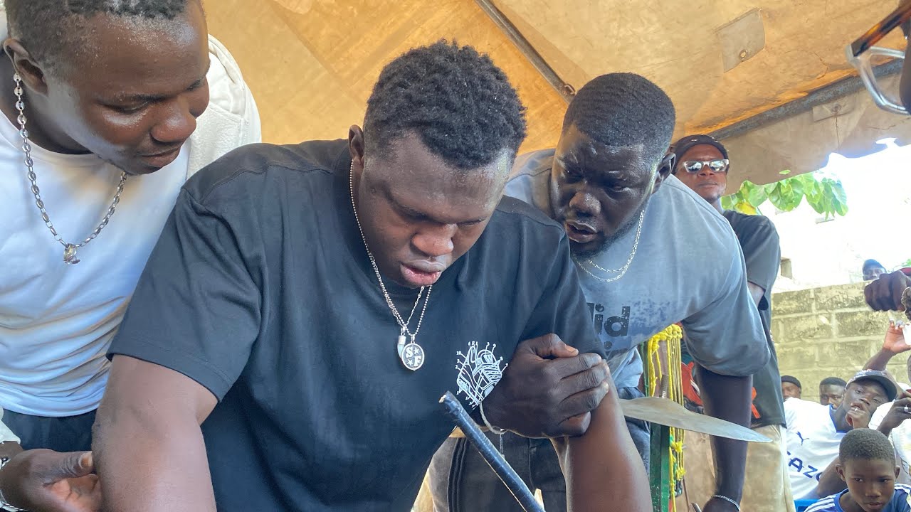 BROSS EL BANDIT inconsolable avec THIEB JOAL et BABOU SOUDIANE au baptême de son MANAGER MOUSSA 