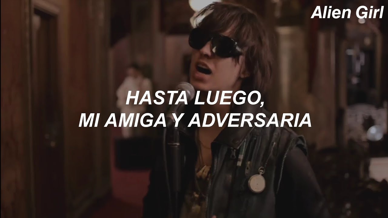 The Strokes - Under Cover Of Darkness // Sub. Español (video oficial)