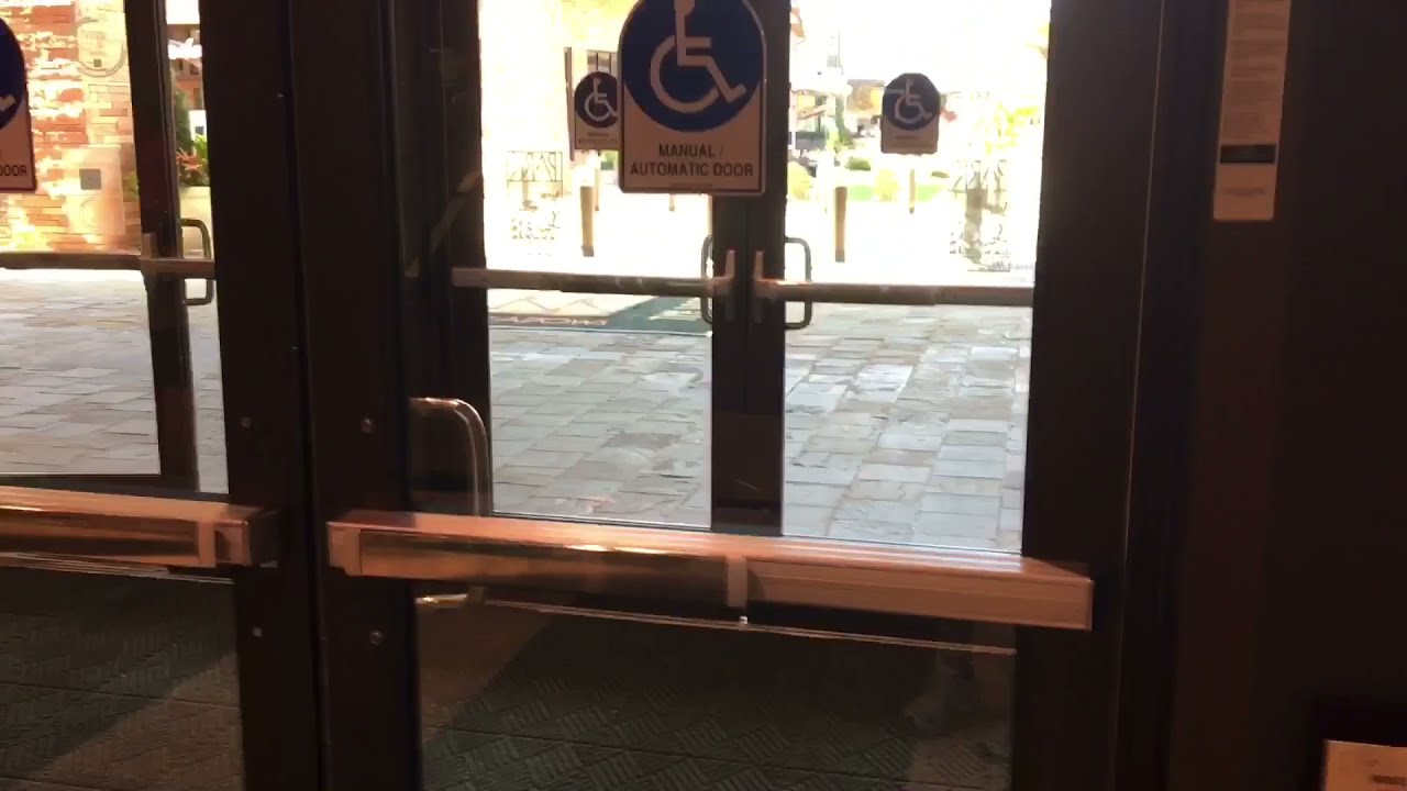 Record Automatic doors at park MEDOWS mall in Lone Tree Colorado