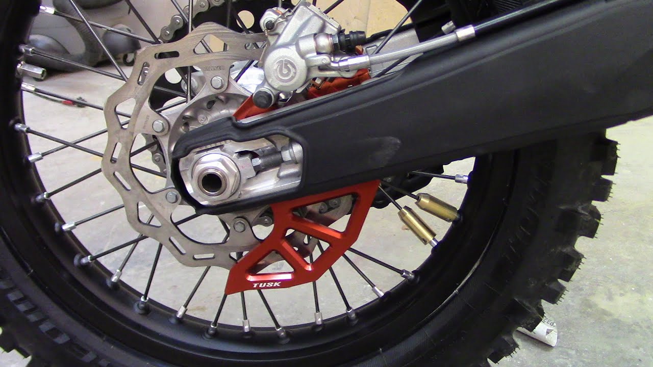 Установка защиты заднего тормозного ротора KTM 350 TUSK '24