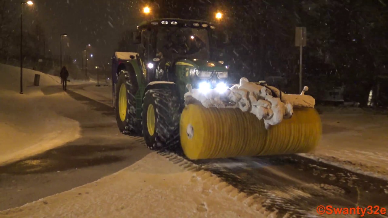 4K| 2x John Deere 6125R Sweeping Snow