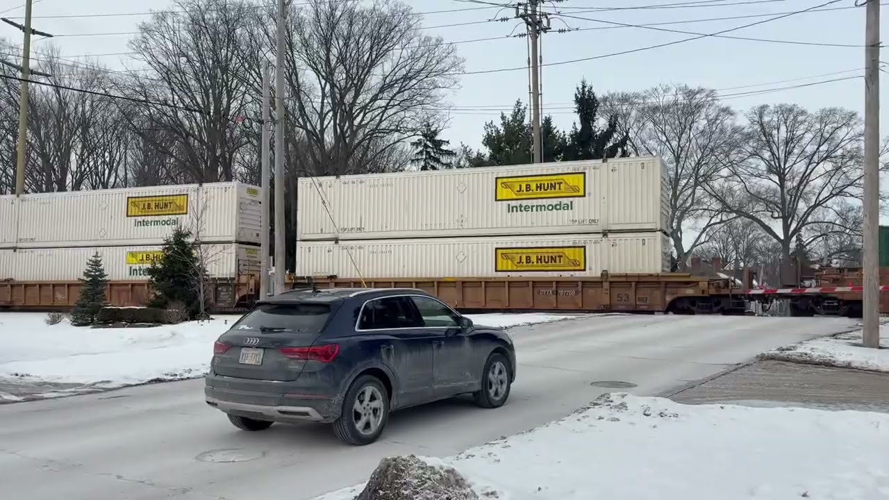 NS 4004 leads NS 28B though elmwood with NS 4648 as a mid train DPU