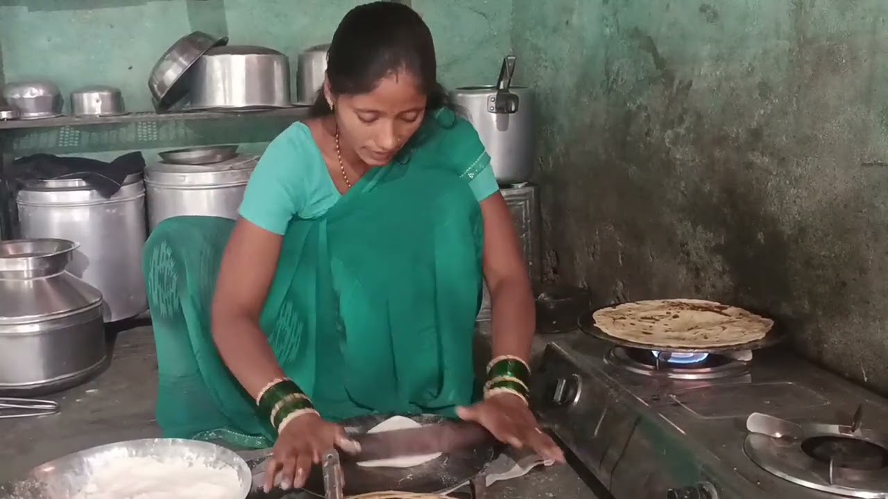 नवऱ्याला चटणी भाकर खायची वेळ आली आता ।माती खायची वेळ आणणार तुमच्यावर थोड थांबा लक्ष्मी 😭#गावठीपुनम 